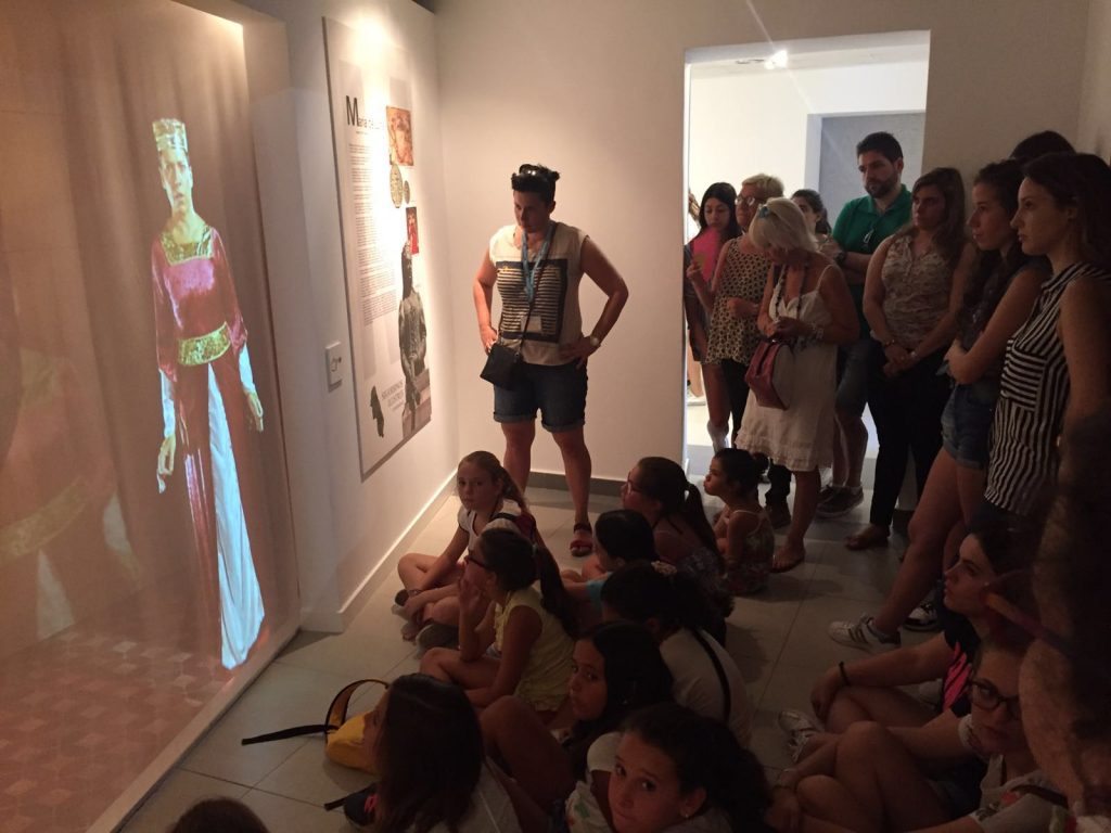 Reinas, Damas y Cortes 2016 visitando el Museo de Segorbinos Ilustres