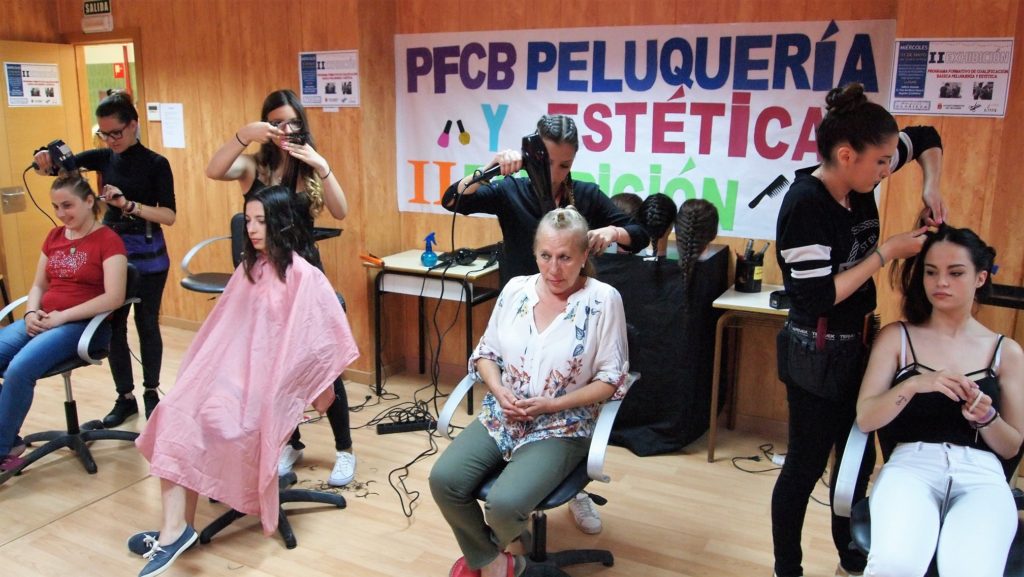 II Exhibición del P.F.C.B. de auxiliar de peluquería y estética de Segorbe