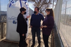 La-Alcaldesa-y-el-Concejal-de-Educacion-visitaron-el-huerto-del-CEIP-Pintor-Camaron-en-sus-inicios-1