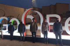 Miembros-del-Ayuntamiento-de-Segorbe-junto-a-las-letras-turisticas-3