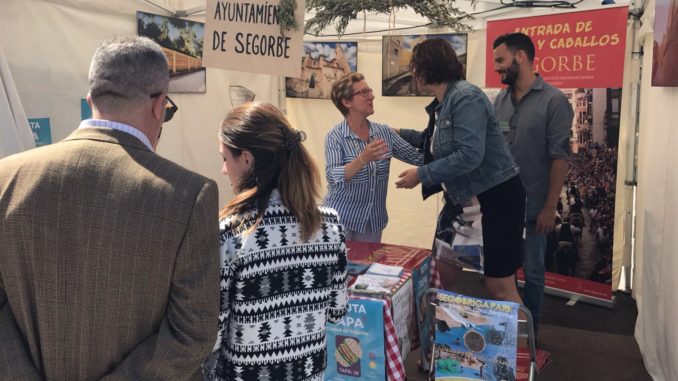 La Concejala de Turismo de Castellón de la Plana visita el stand de Segorbe en la Feria NATURAL