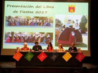 El Alcalde, Rafael Magdalena, junto a los Concejales de Fiestas y de Mujer y Participación Ciudadana en la Presentación del Libro de Fiestas